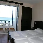 Bay Watch Aparthotel 3*